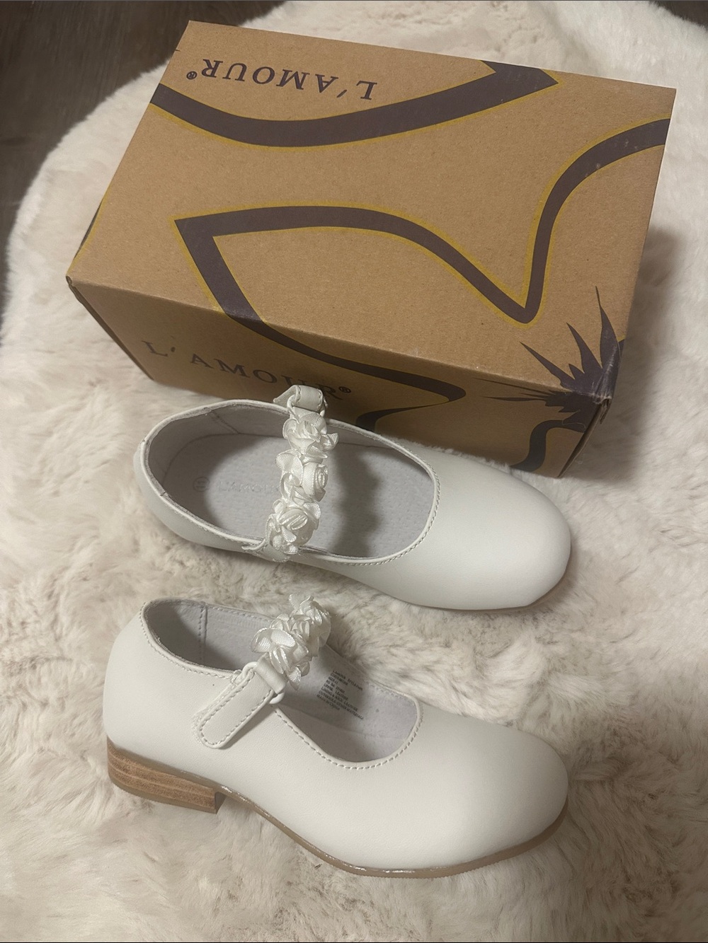 L'Amour Girls' White Mary Jane Dress Shoes with Floral Strap Accent size 11
